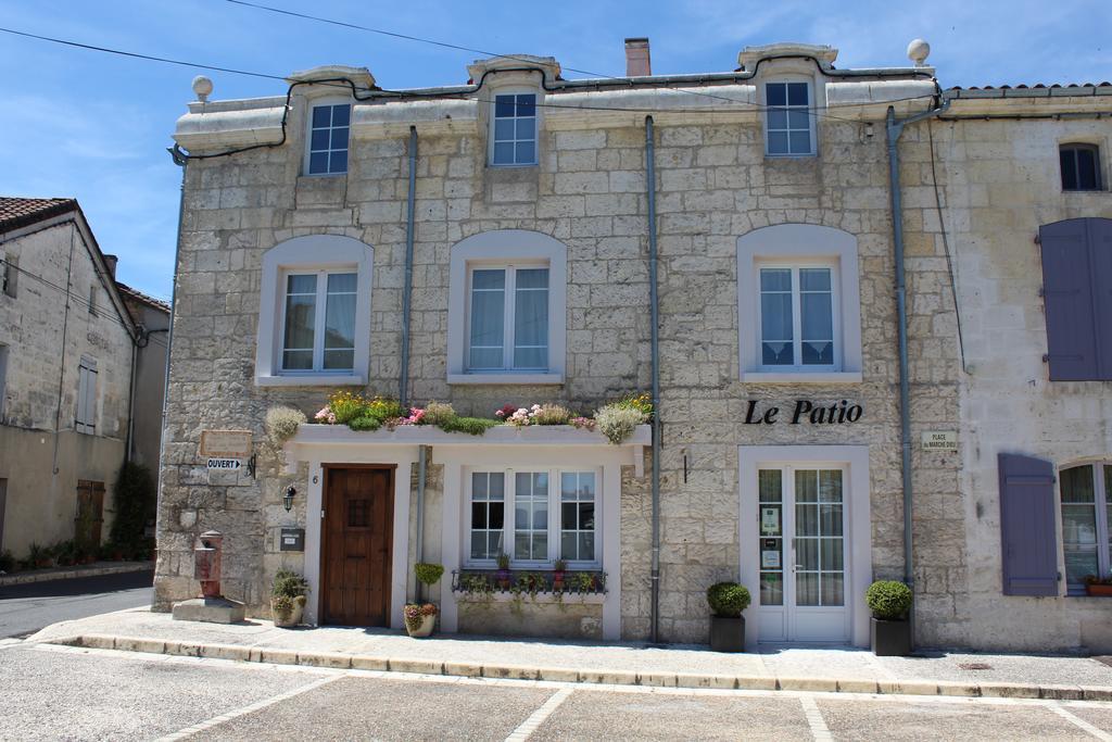 Le Patio Chambres Et Tables D'Hotes La Tour-Blanche Exterior photo